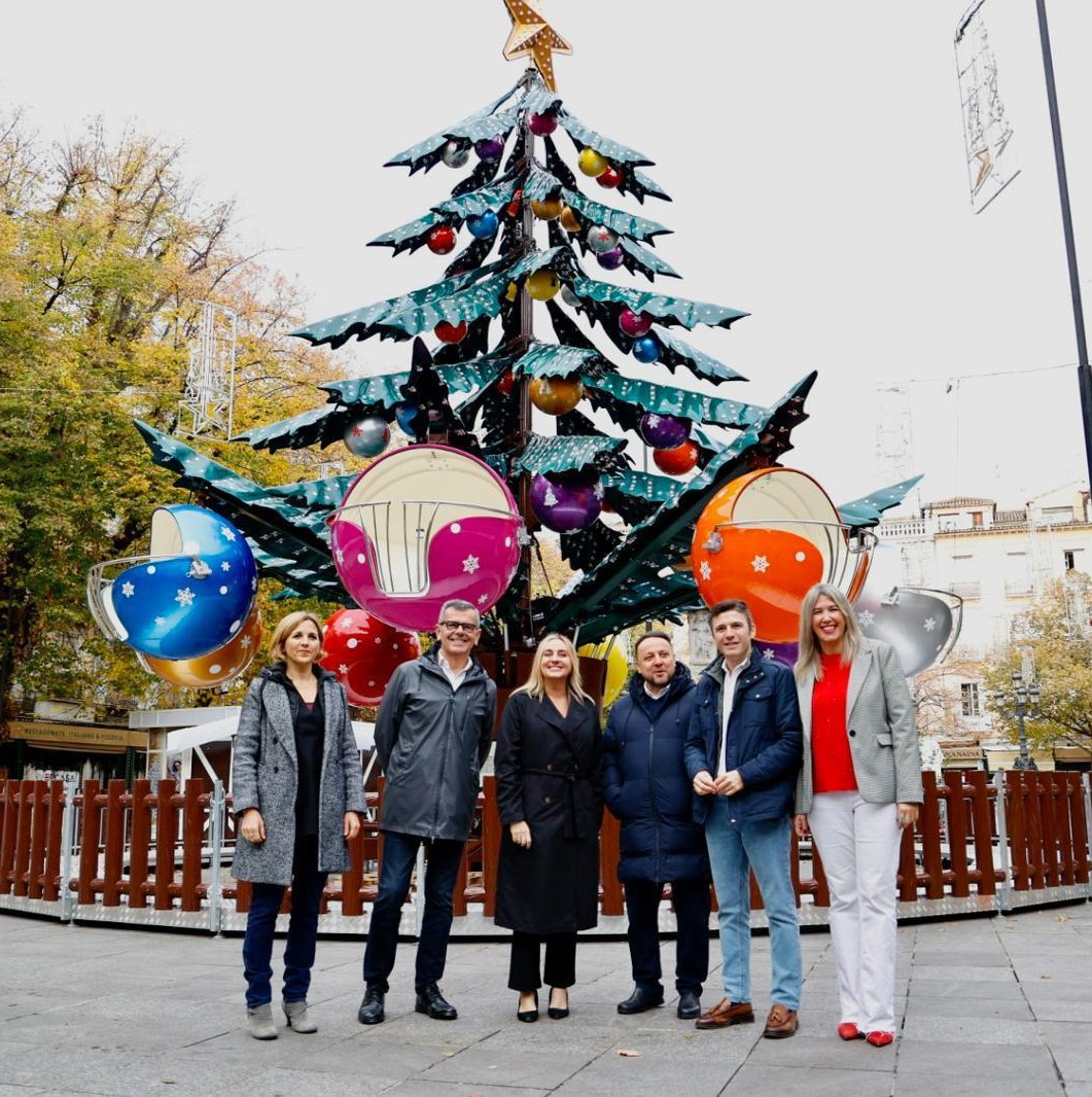 ©Ayto.Granada: El Ayuntamiento invita a “abrazar la Navidad” con una programacin “divertida y mgica” que arranca con el encendido de un novedoso alumbrado navideo este sbado da 30 de noviembre
